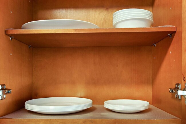 Building Photo - 915 W Pacific Ave