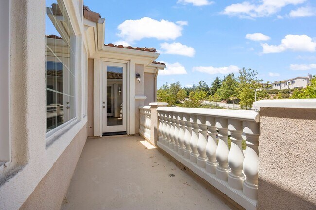 Building Photo - Exquisite Luxury Living in the Moorpark Country Club Estates