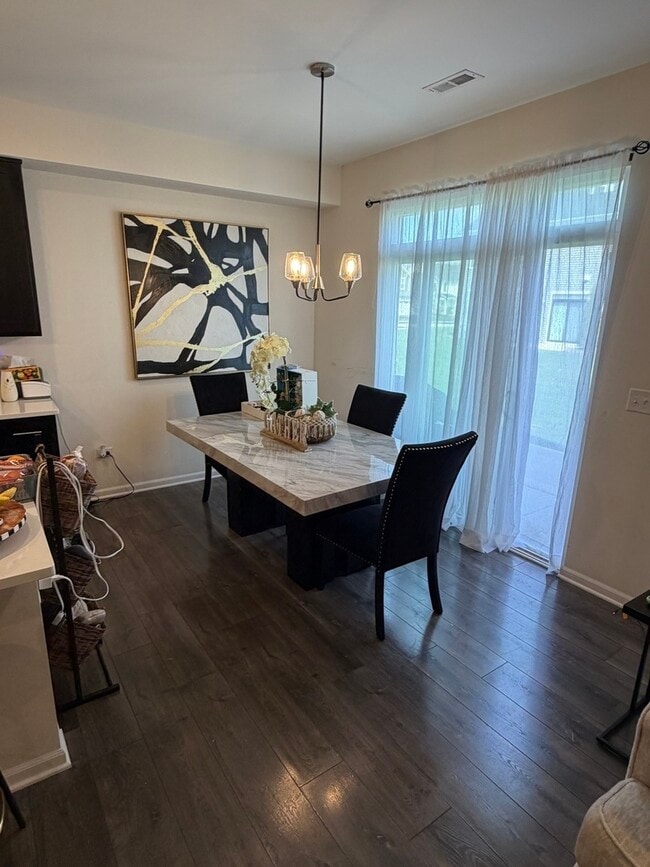 Building Photo - 23538 W Bancroft Dr