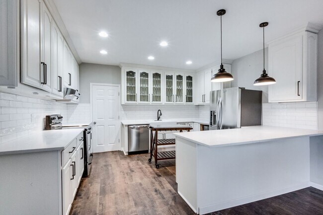 Building Photo - Welcome home to this stunning home in the great Sylvan Heights neighborhood!