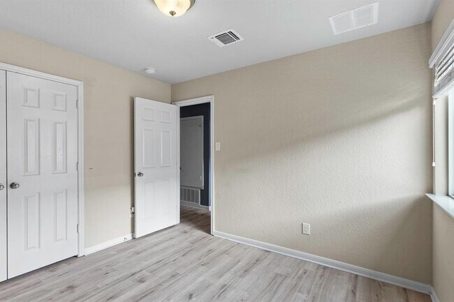 Building Photo - 1524 Wedgewood Cv