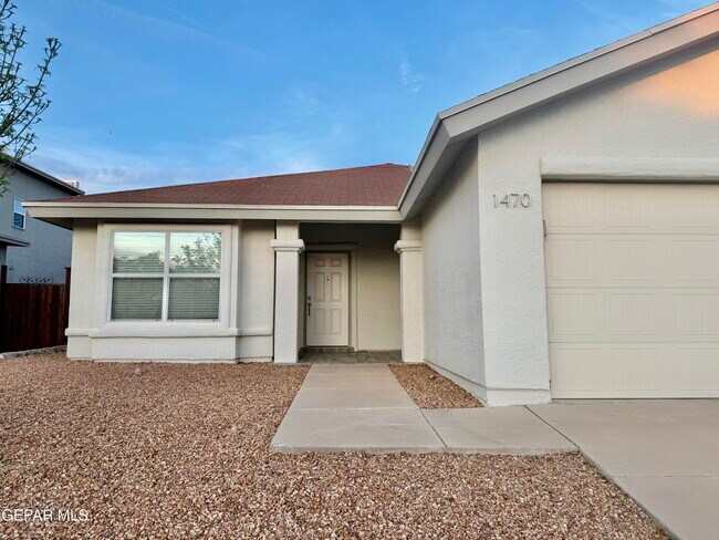 Building Photo - 1470 Senda Del Sol Ln