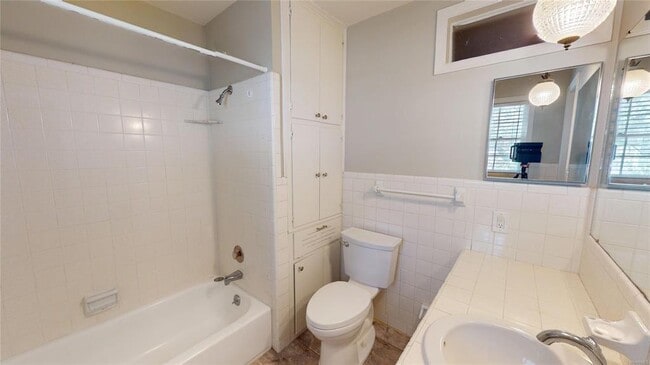 Building Photo - 2513 Capstone Dr