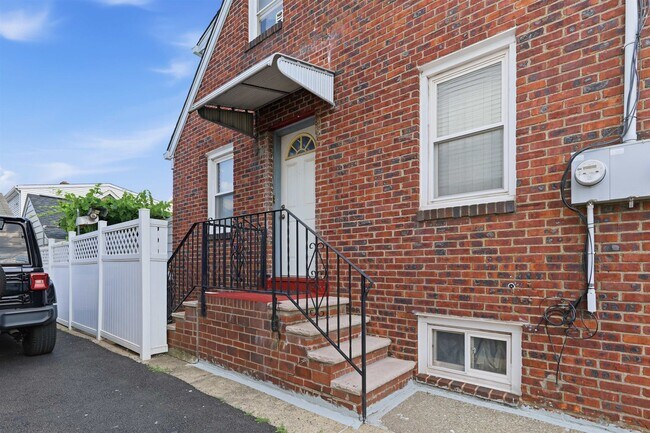 Building Photo - 76 Schuyler Ave