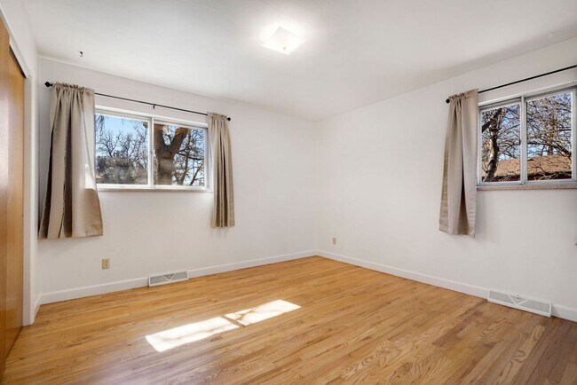 Building Photo - Updated 4 Bedroom Home in South College Heights