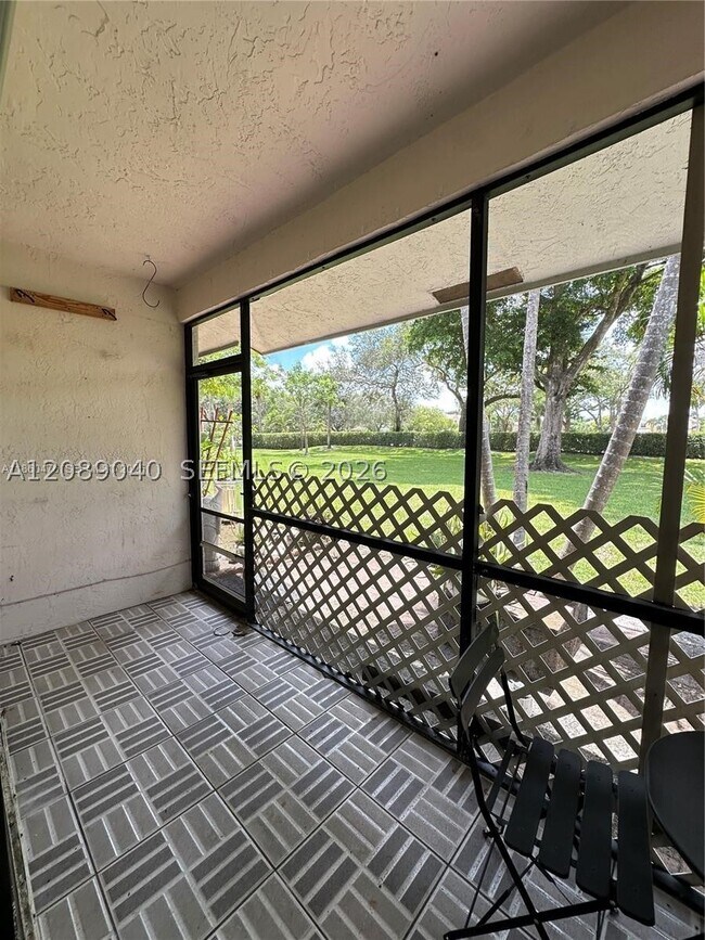 Building Photo - 9865 Riverside Dr