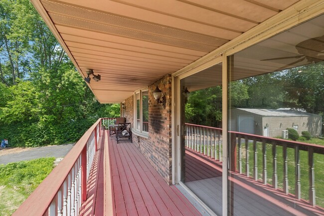 Building Photo - 13115 Maple Rd