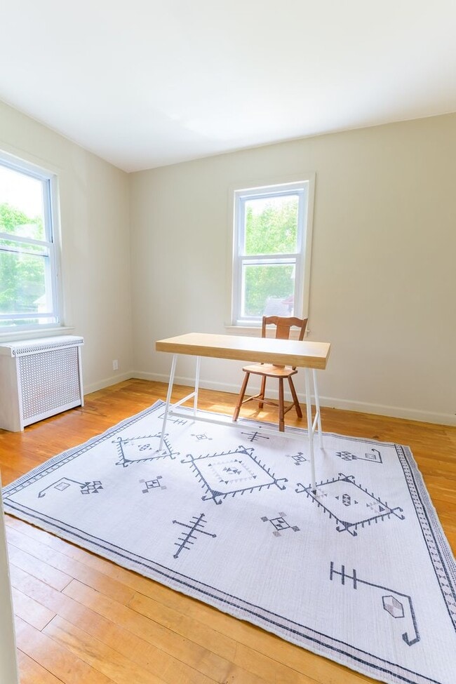 Building Photo - 4 Bedroom Colonial Home in Williamstown