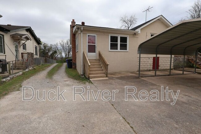 Building Photo - 504 W 6th St