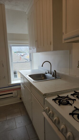 Building Photo - 226 Clymer St