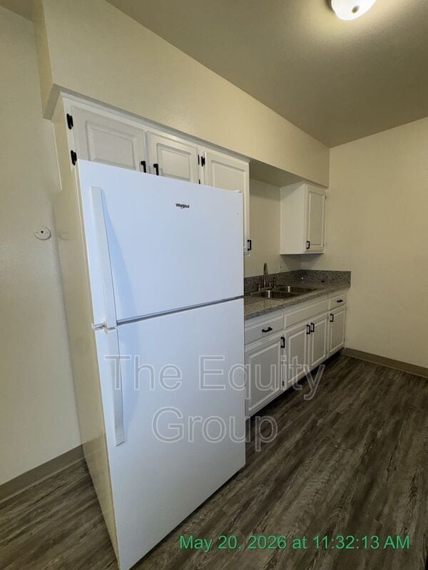 Building Photo - 1432 W Elowin Ave