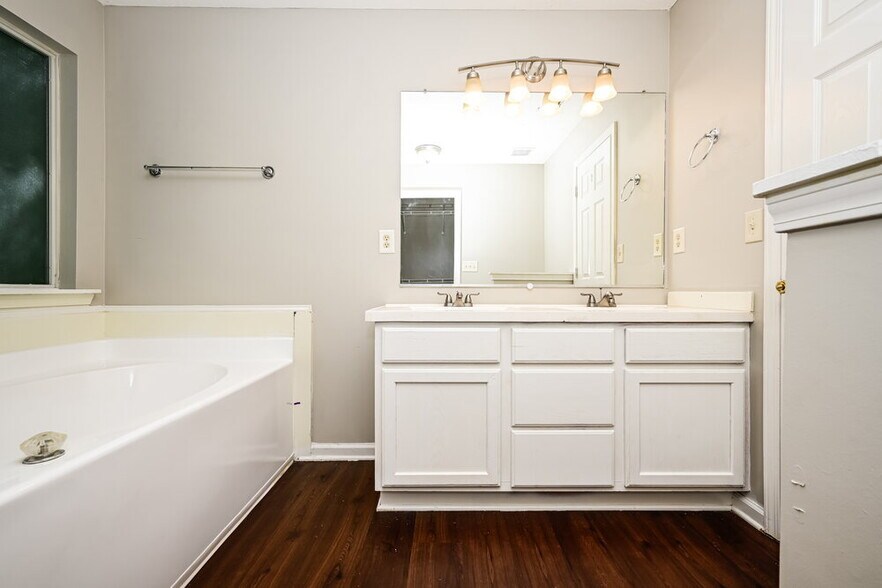 Building Photo - 4107 Shoreside Cir SW