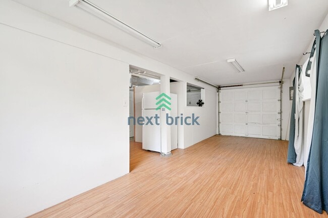 Building Photo - Beautiful Single Family House Bellevue Ava...
