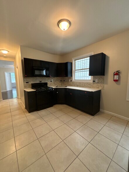 Unit 1 - 655 S 19th St