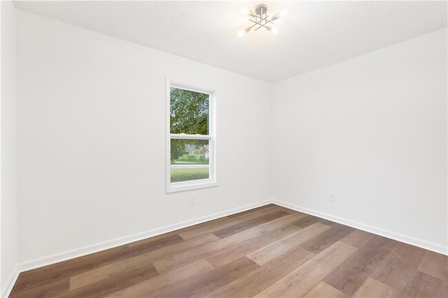 Building Photo - 415 Manor Estates Dr