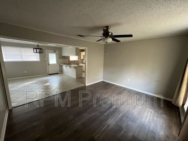 Building Photo - 5106 Tristian Ave