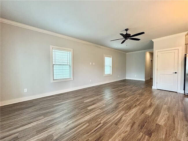 Building Photo - 821 NE Hts Ln