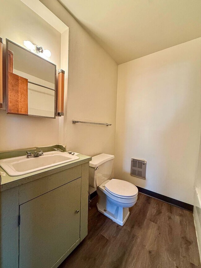 Building Photo - Darin Johnson Triplex