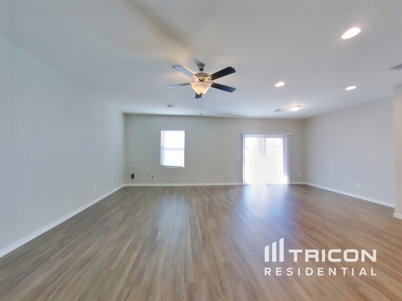 Building Photo - 33598 N Draba Ln