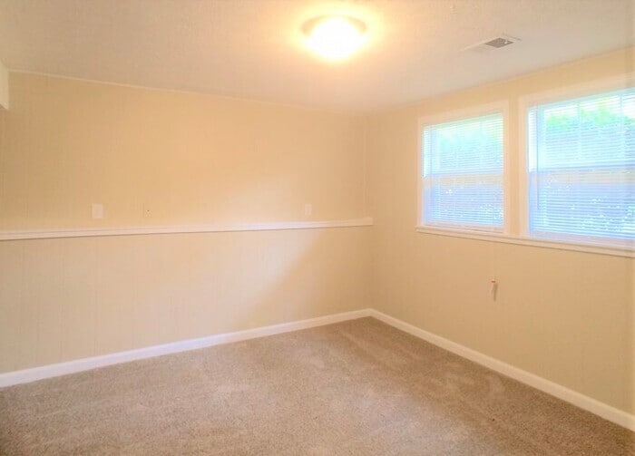 Building Photo - 2875 Woodburn Ct