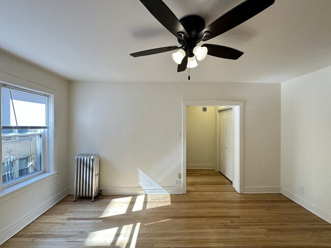 Building Photo - 4311 N Francisco Ave