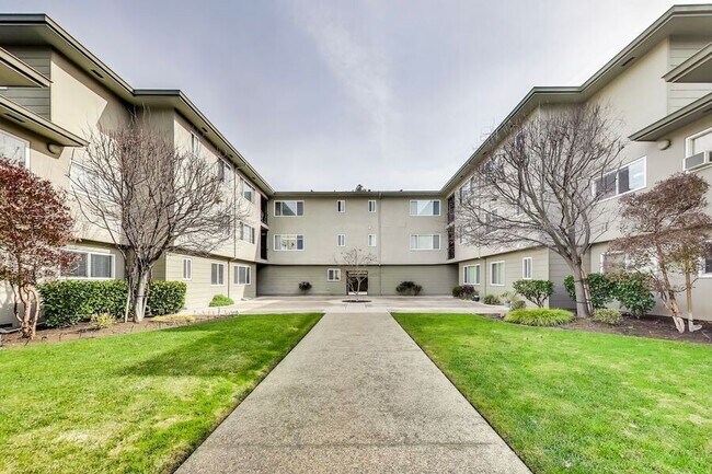 Building Photo - 1549 San Carlos Ave