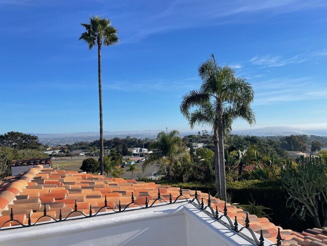Building Photo - 6692 La Jolla Scenic S Dr