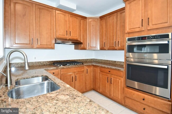 Building Photo - 301 Hillwood Ave