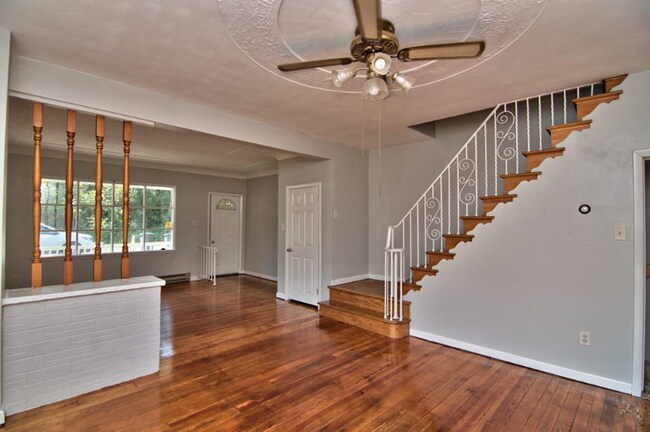 Building Photo - 359 Hanover St