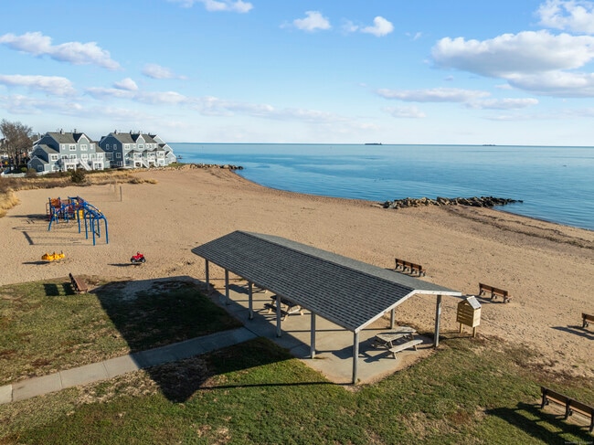 Building Photo - 31 William St