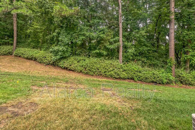 Building Photo - 8787 Robinson Forest Dr