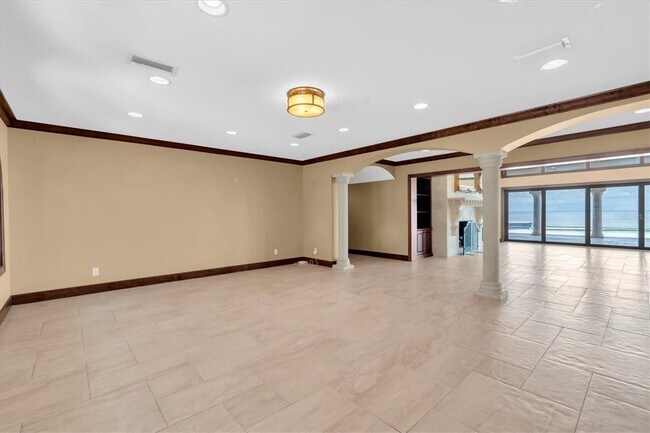 Building Photo - 5810 Bahama Shores Dr S