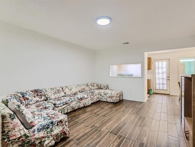 Building Photo - 8400 Jamestown Dr