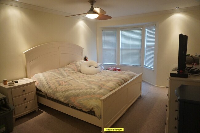 Building Photo - 10 Carlyle Ct