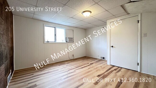 Building Photo - 205 University St