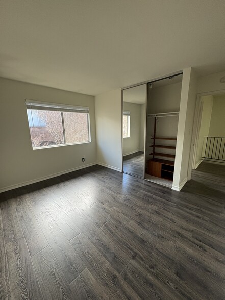 Room 2 - 4128 Ravenwood Pl
