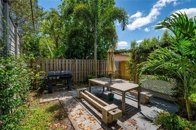 Building Photo - 2620 NW 83rd Ave