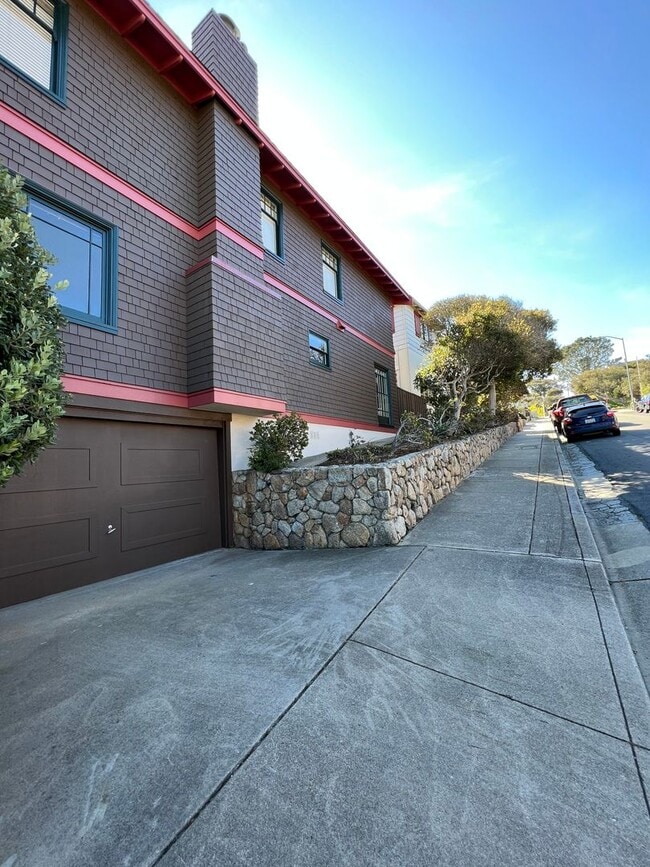 Building Photo - 189C-F-TL-CS