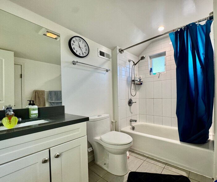 Building Photo - 2211 Haste St