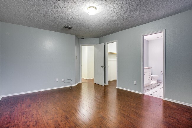 Building Photo - 3820 Bandera Ranch Rd