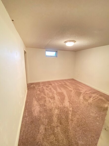 Building Photo - 807 Elm Creek Cir