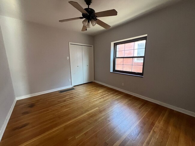 Building Photo - Cute Three Bedroom Home Available in South City!