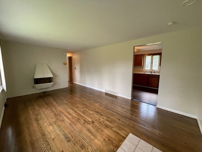Building Photo - 5894 McKinley Rd