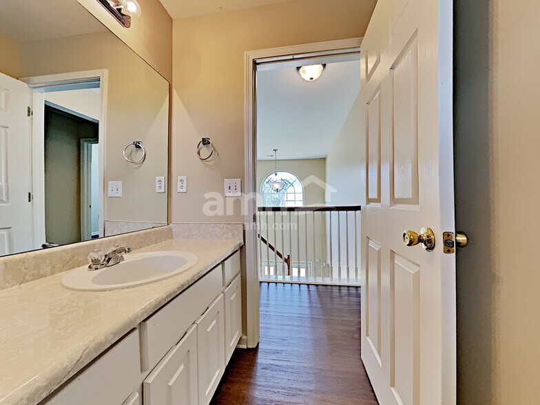 Building Photo - 235 Hudson Rdg