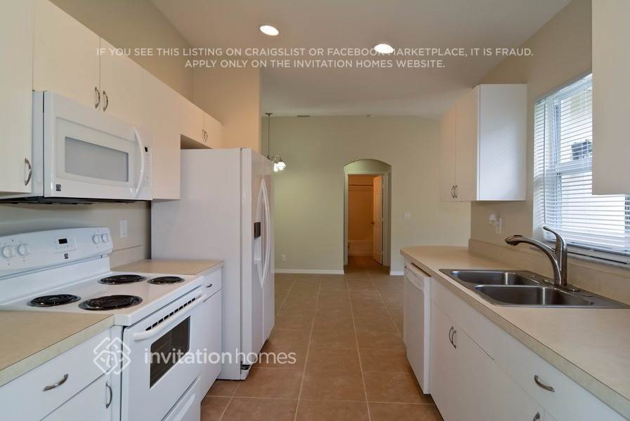 Building Photo - 1755 SW Import Dr