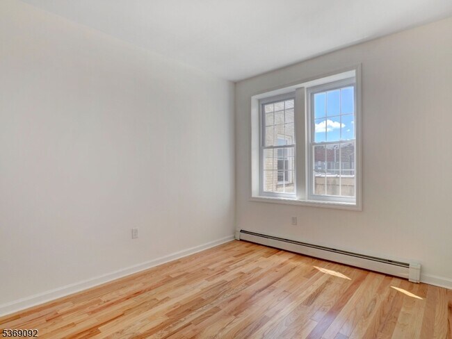 Building Photo - 138 Elmora Ave