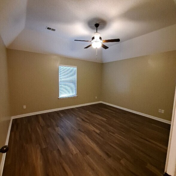 Building Photo - 407 Springer Cv