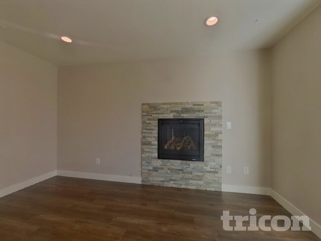 Building Photo - 2371 Coronado Ct