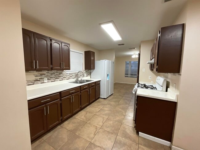 Building Photo - 915 Rutledge Dr