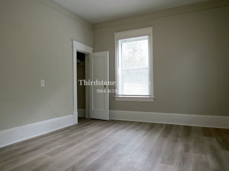 Building Photo - 3326 W 1st St